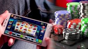 မြန်မာ esports ကစားသမား mobile ဖုန်းဖြင့် bet ချနေသောပုံ